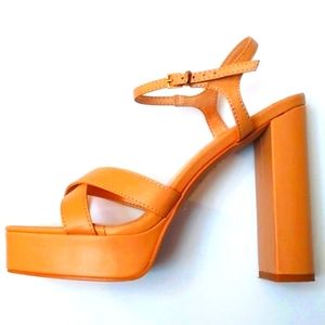 🎉HP🎉 Simmi London Coconut Camel Platform Block Heels, 6